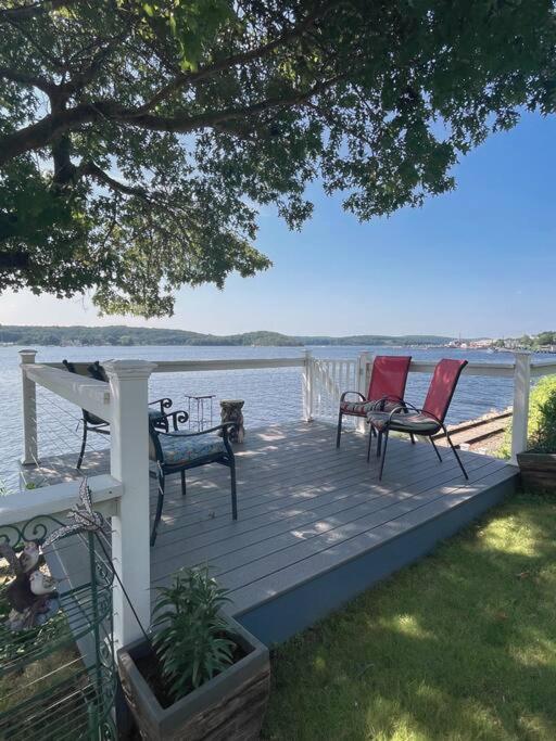 Riverside Retreat Waterfront Guest House - B&B