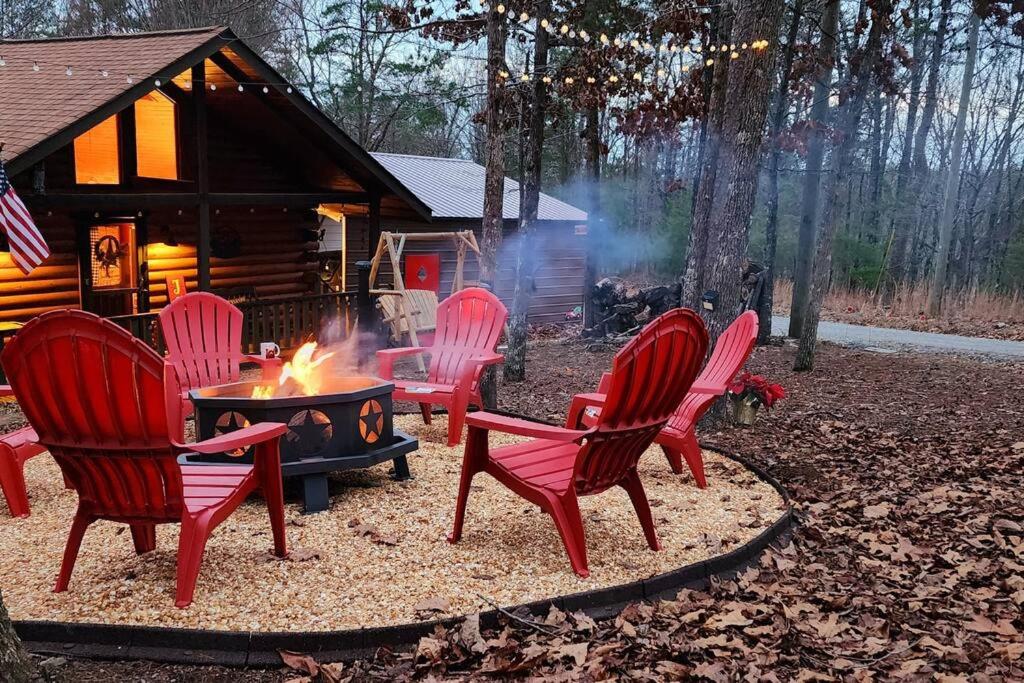 Cozy Christmas Cabin with Game Room & Firepit - B&B Ranger