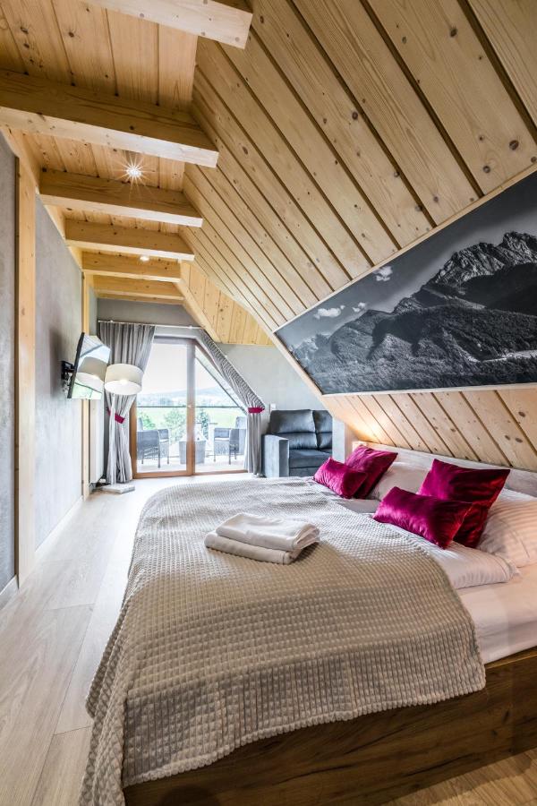 Apartment with Mountain View