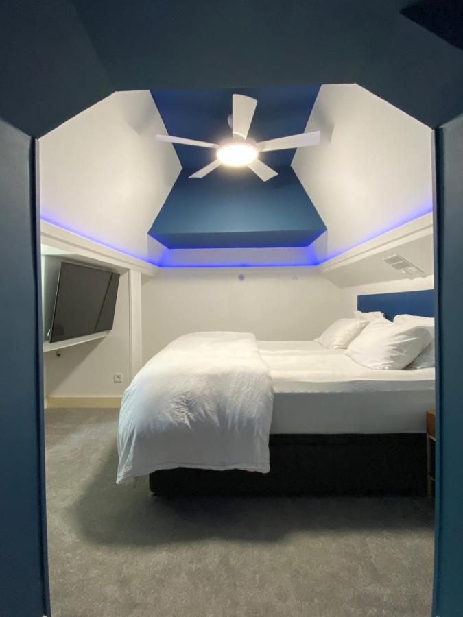 Charme rustique- piscine privée et jardin - B&B Queyssac