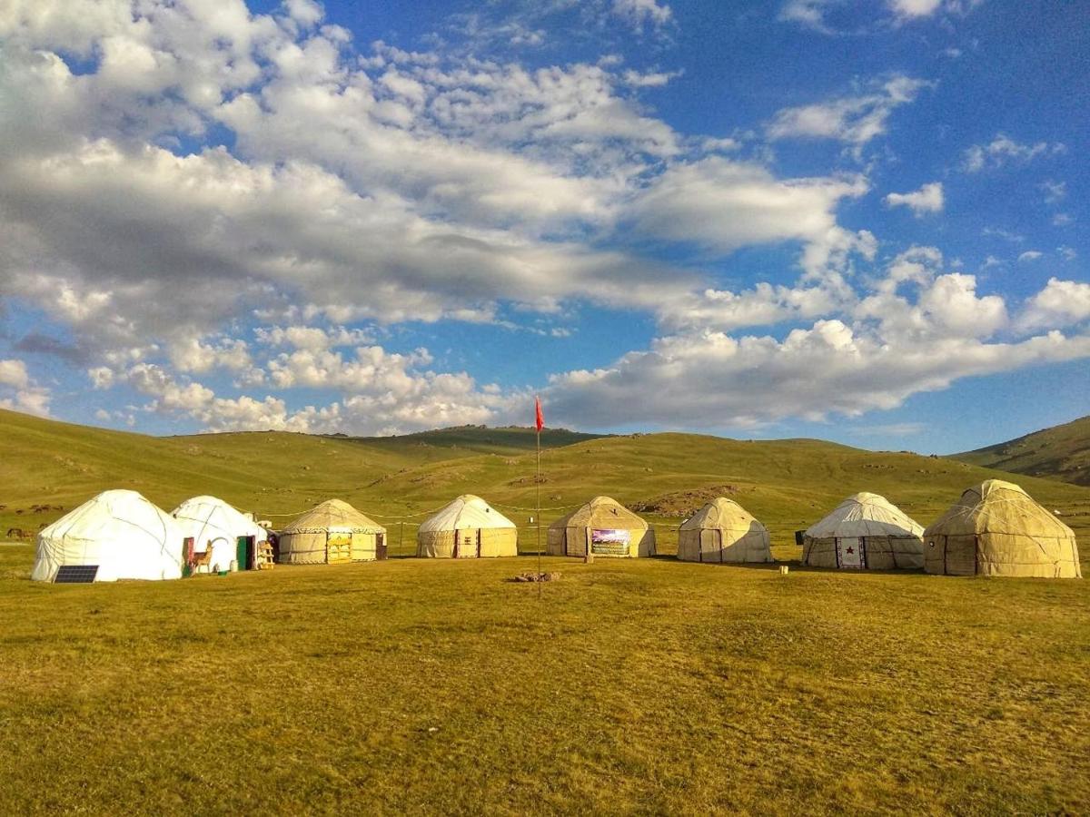Son Kol lake & Kilemche, Flex Travel yurt camp, horse riding - B&B Kyzylemgek