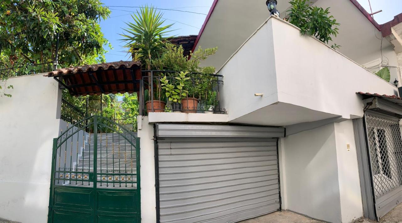 Christina's house with 2 bedrooms and free parking - Chambres d’hôtes