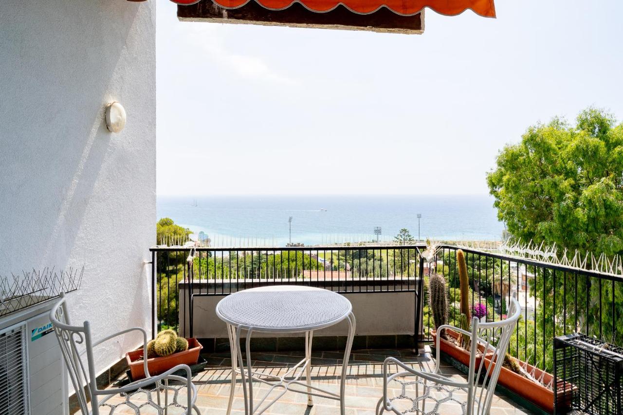 B&B Sanremo - Le Ginestre - Sea View - 3 bedrooms - Parking - Bed and Breakfast Sanremo