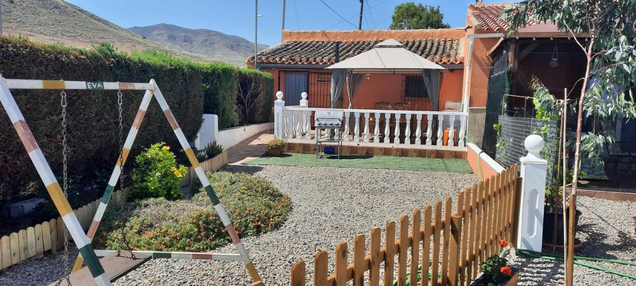 Lorca- cottage - sleeps 4 - pet friendly - pool - B&B Lorca