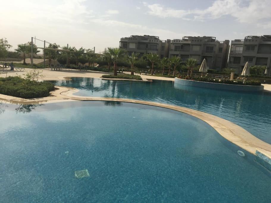 Spacious 6-BRs in El-Sokhna /Beach & pool access - B&B