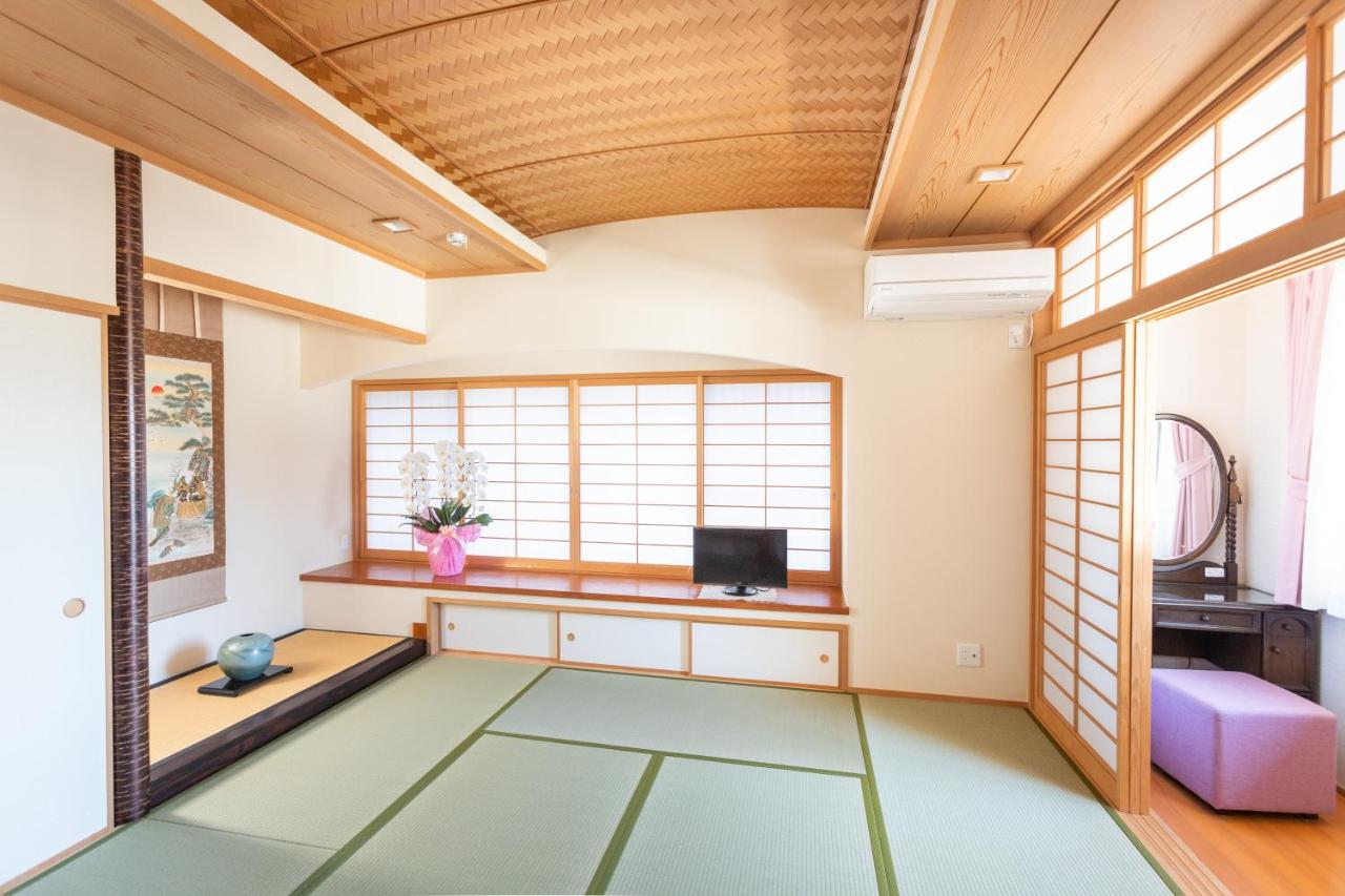 Japanese-Style Quadruple Room with Private Bathroom - Female Only