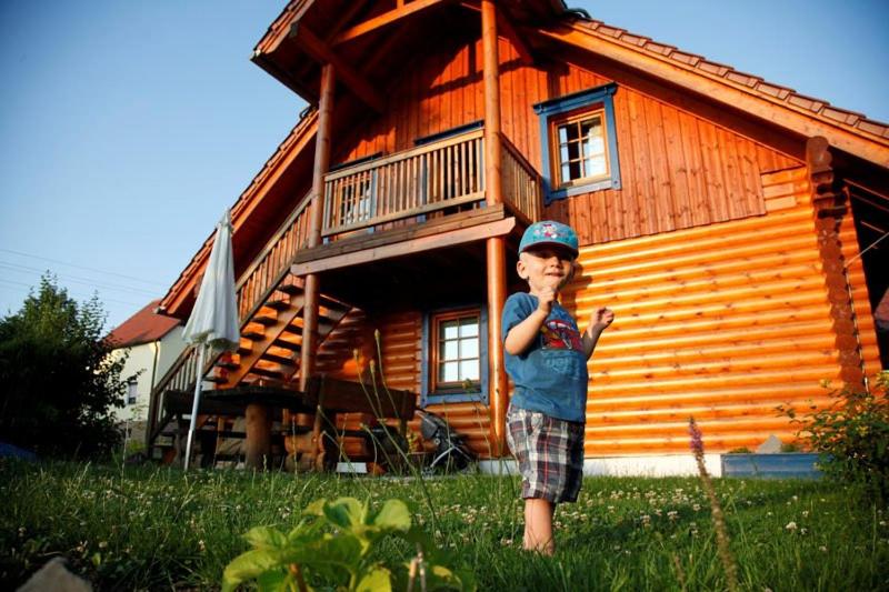 Ferienwohnung im Blockhaus Rosenkranz - B&B Rathmannsdorf