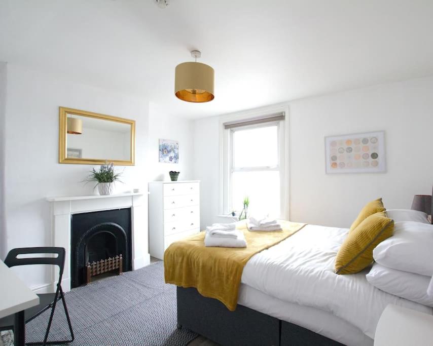 B&B Winchester - City Centre 4 Bedroom-Sleeps 8! - Bed and Breakfast Winchester