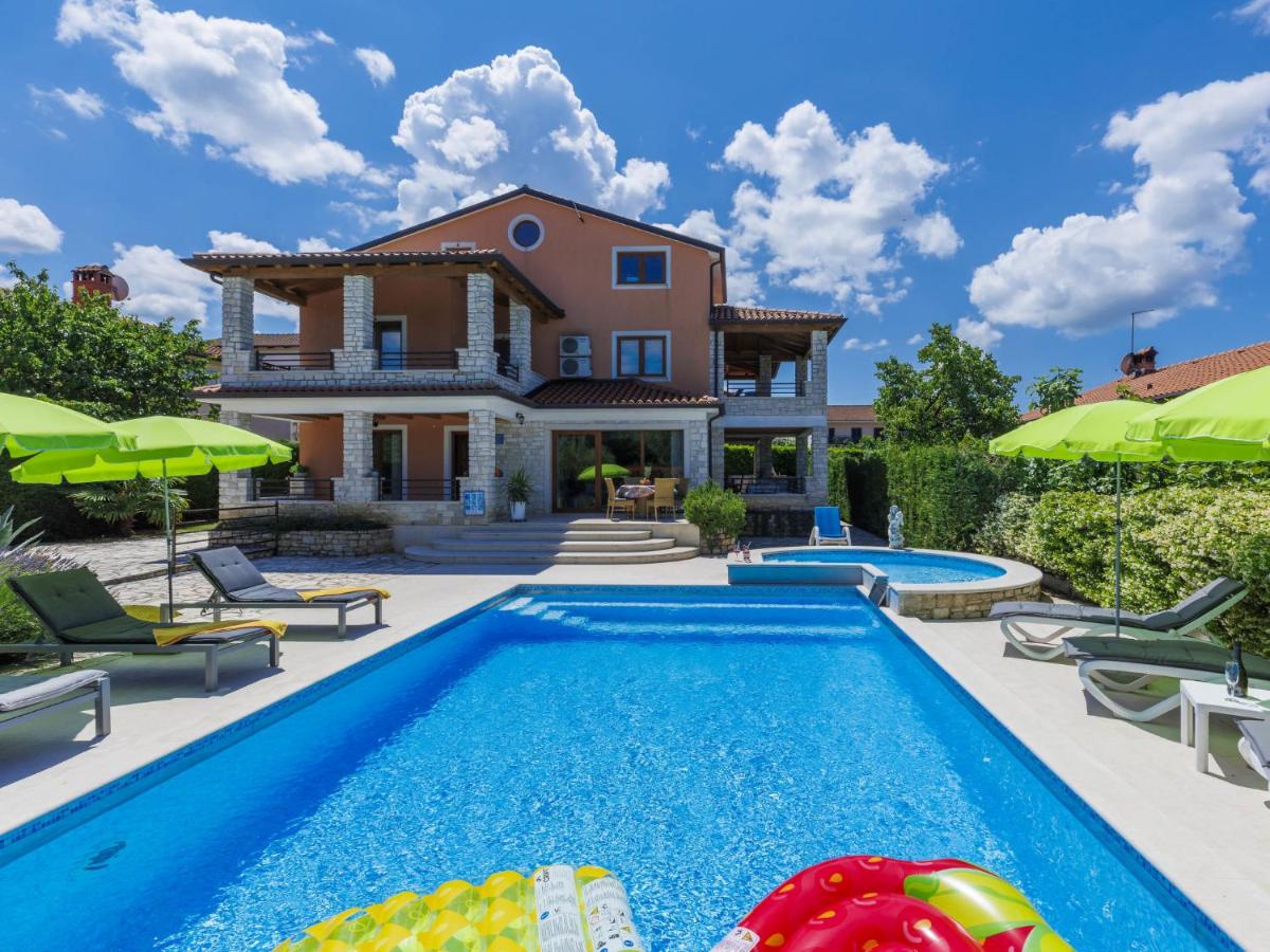B&B Plovanija - Holiday Home Villa Anamaria by Interhome - Bed and Breakfast Plovanija
