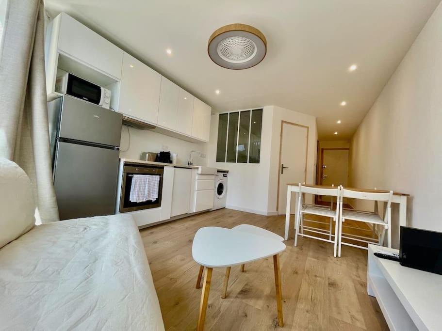 PGH N20 - Centre-Ville avec Parking Privé - B&B