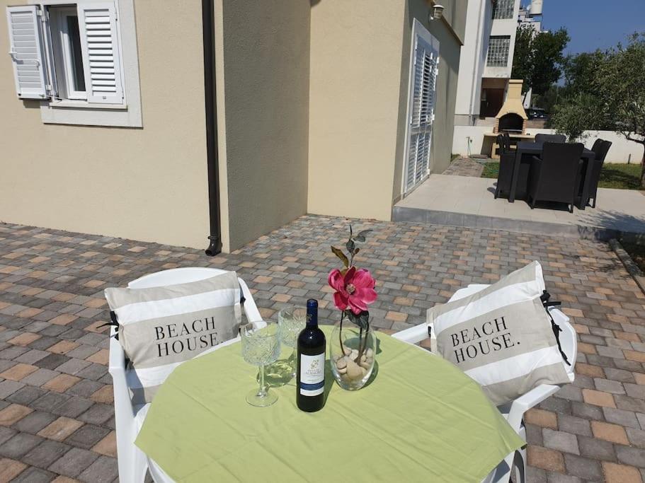 House of 98 m² with three bedrooms, two bathrooms - Chambres d’hôtes Vodice
