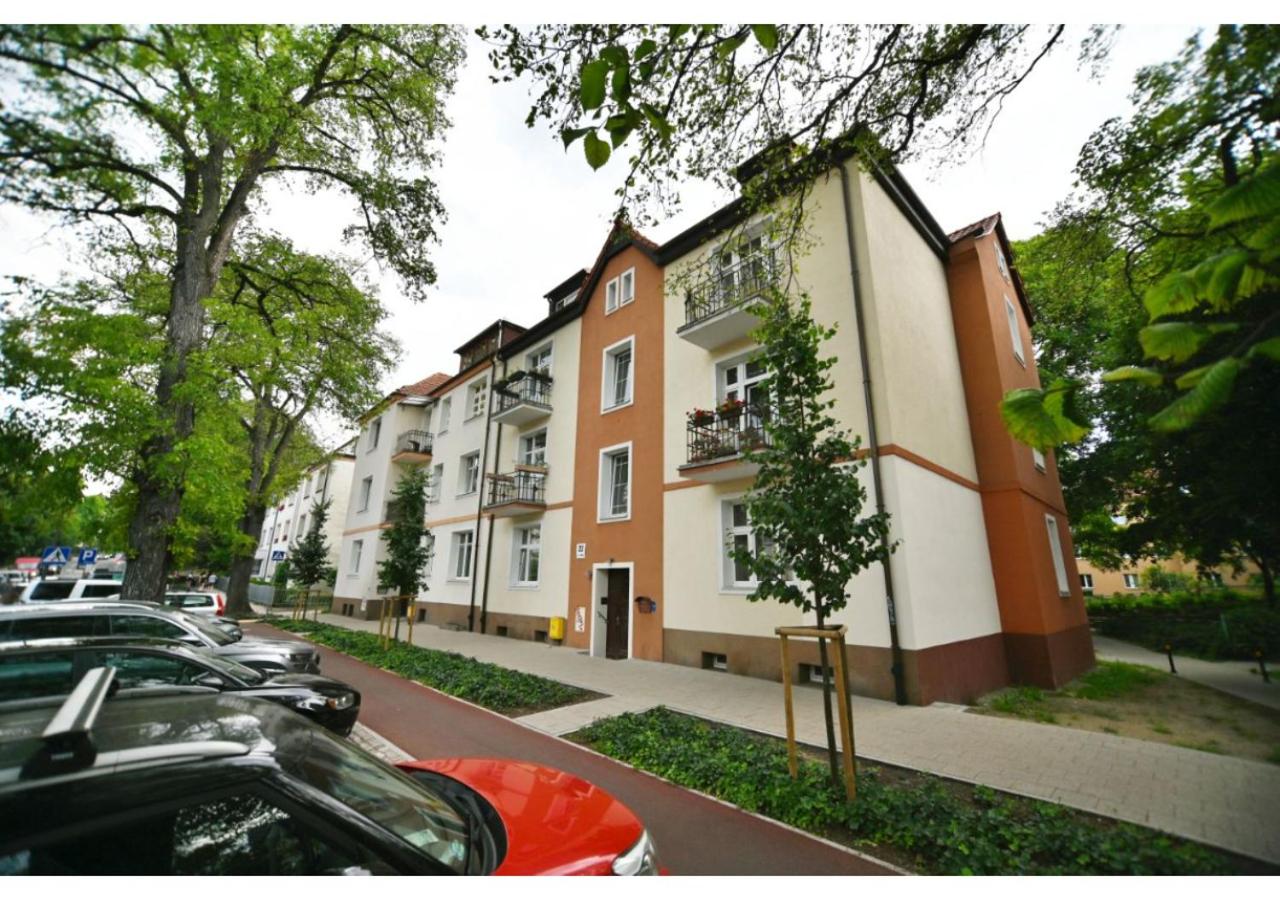 Victus Spacious Apartment Close to the Beach with a Work Space by Noclegi Renters - B&B Sopot