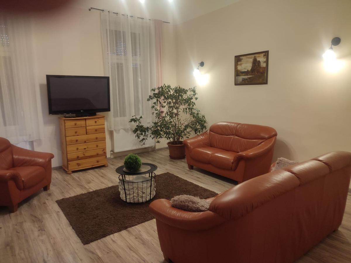 Szent János Apartman - B&B Makó