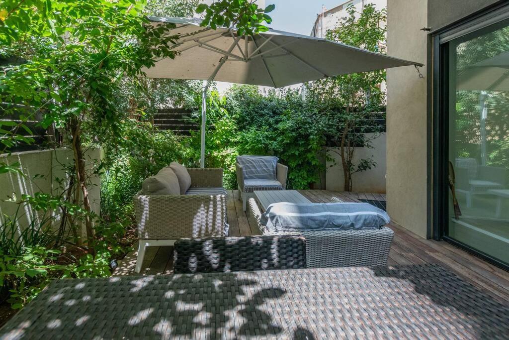 Sécure Villa Duplex Garden by Shouk HaCarmel - Chambres d’hôtes Tel-Aviv