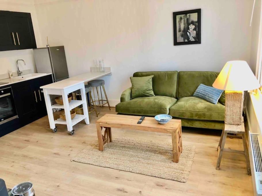 A perfectly located bright, modern ,Victorian flat - Ferienwohnung Tunbridge Wells