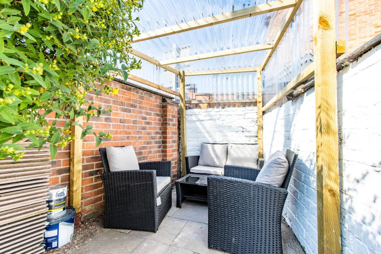 Warburton House, Newark - Walking distance from North Gate Train Station & Market Place - Bed and Breakfast Newark on Trent