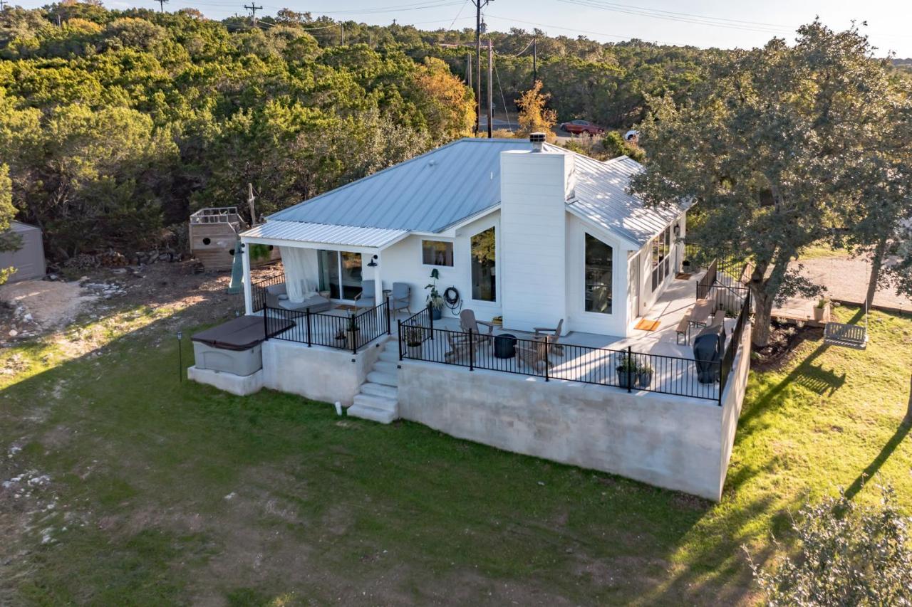 Gorgeous Home with Hot Tub 5min from the River - B&B