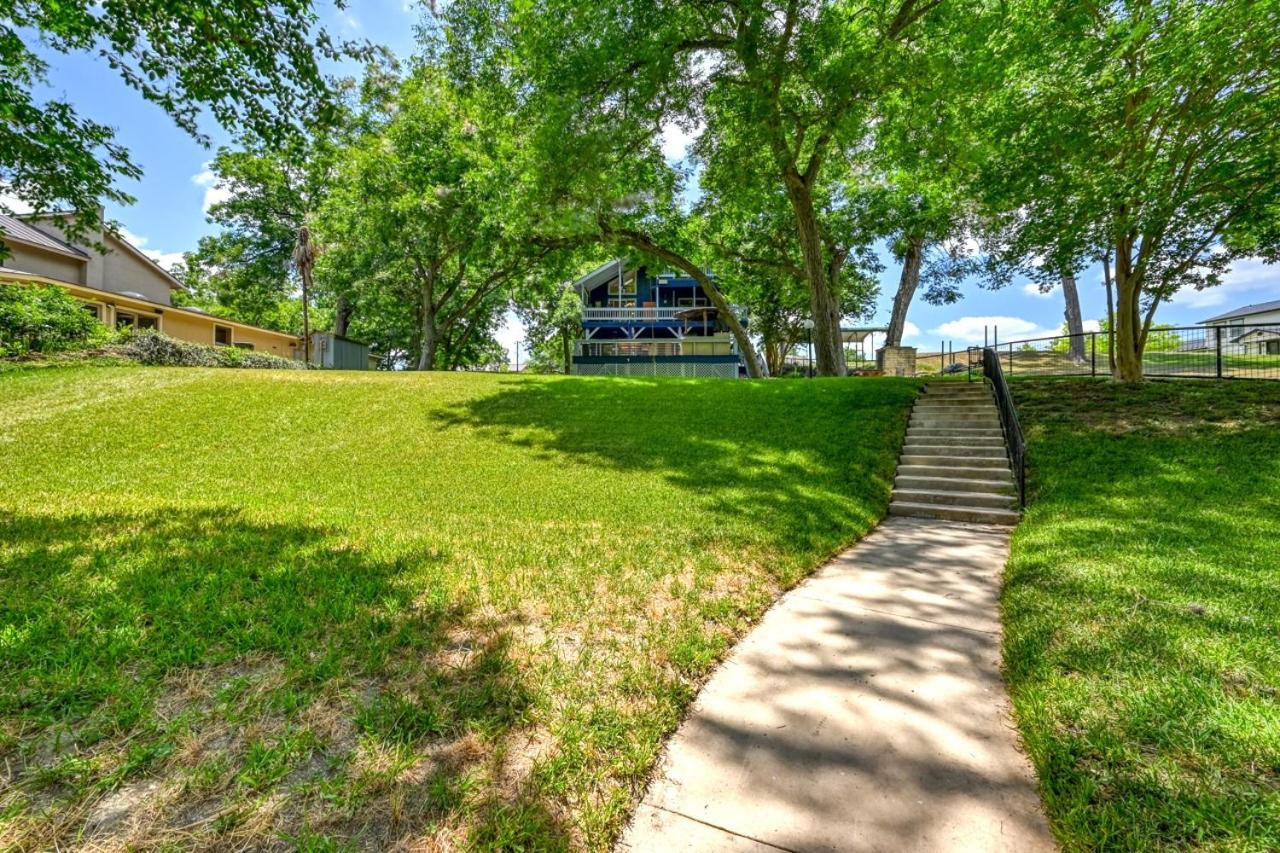 B&B New Braunfels - Luxury Riverfront Oasis with Boat Dock-Grill-Firepit! - Bed and Breakfast New Braunfels