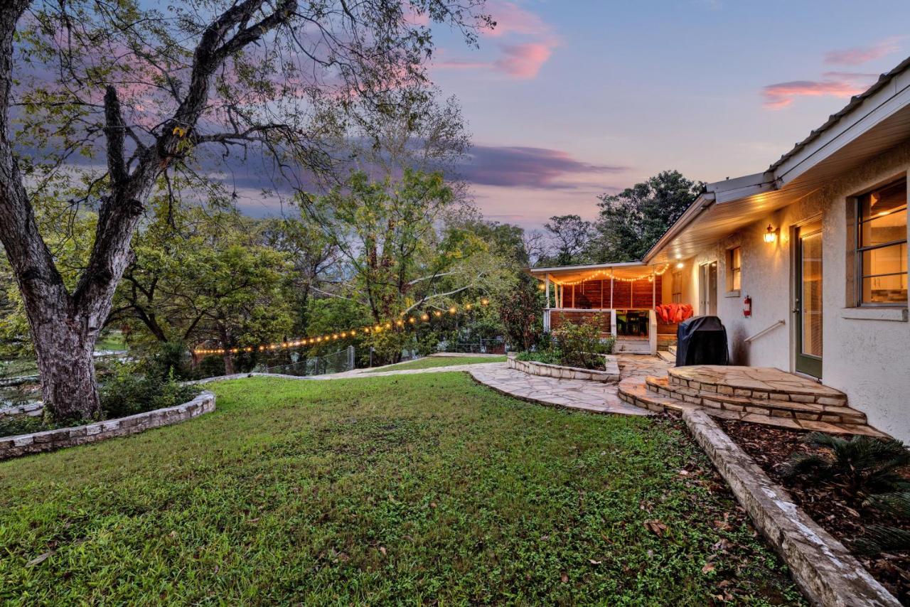 Luxury Lakefront Oasis with Boat Dock-Firepit - B&B