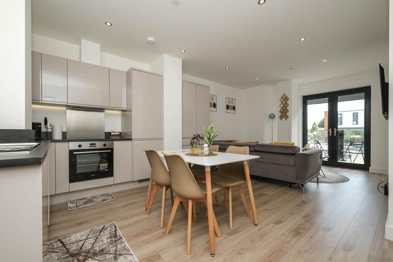Brand New 2 bedroom apartment Centre of Solihull - Chambres d’hôtes Solihull