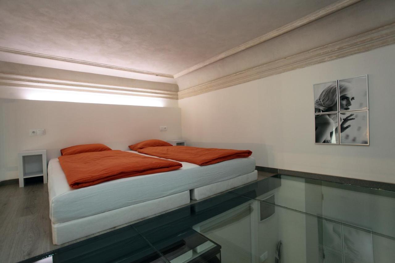 Deluxe One-Bedroom Apartment (4 Adults)