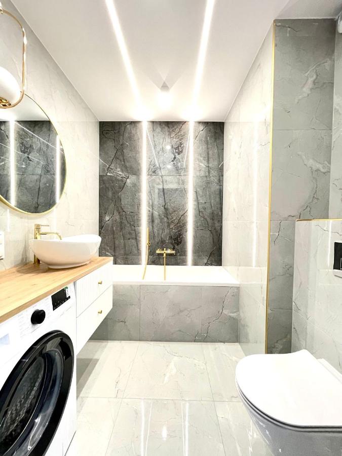 3 Bedrooms Premium Bella Blue for 8 Guests with AC and Free out side Parking