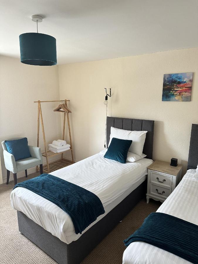 Twin Room with Private Bathroom