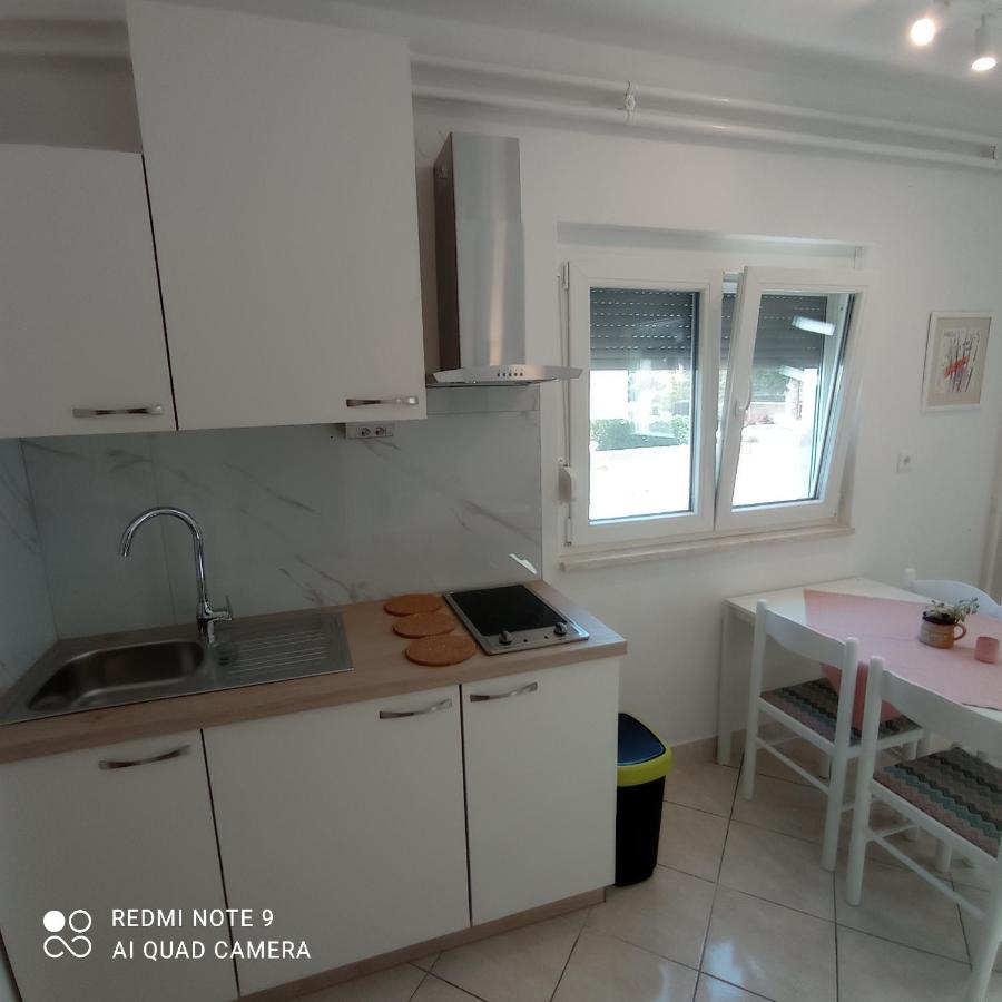 Apartment MONAS II - B&B Pjescana uvala