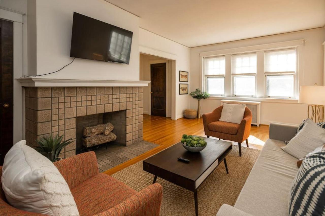 Hyde Park Comfort with Office Near Everything - B&B