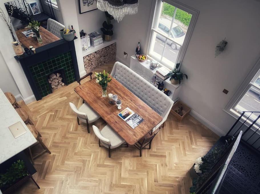 Stunning Soho House style 3 bed apartment with terrace, near Notting Hill and Westfield - Chambres d'hôtes Londres