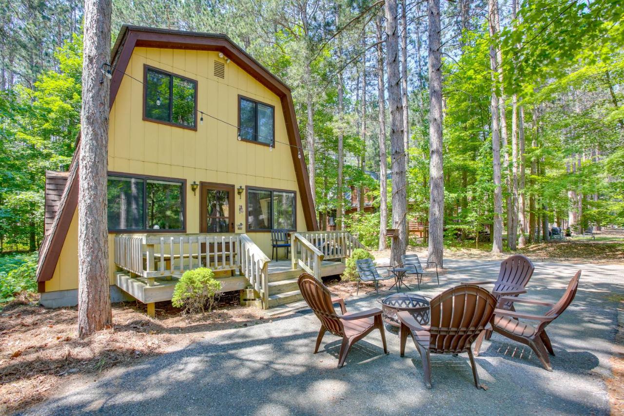 B&B Thompsonville - Charming Crystal Mountain Cabin with Cozy Fireplace - Bed and Breakfast Thompsonville