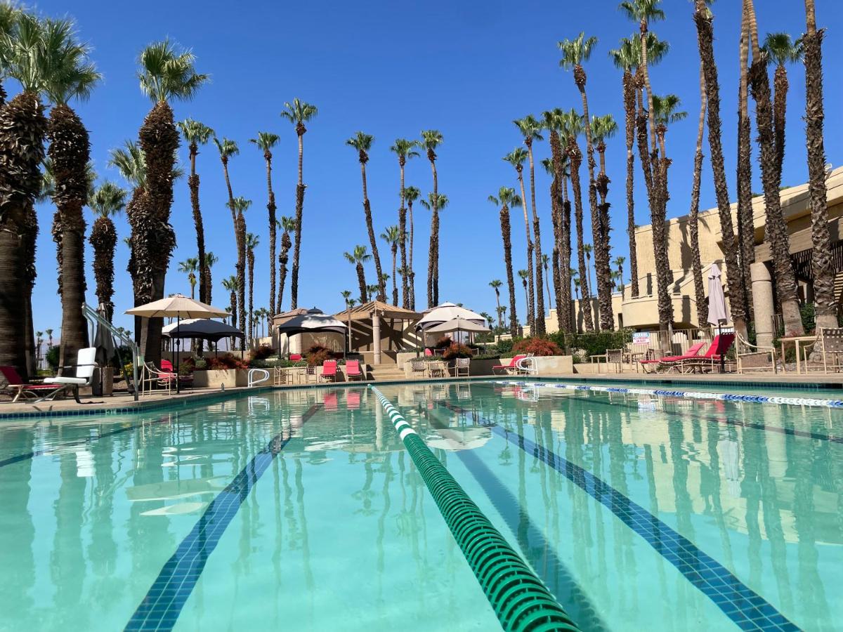 Palm Valley Country Club, Pickleball, Tennis, Gym, Clubhouse, Swimming Pools, Lux, Spac 2 Bdrms Den 2 Ba - Chambres d’hôtes Palm Desert