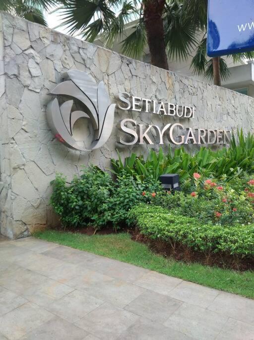 B&B Jakarta - 2BR for Business Traveller at Sky Garden - Bed and Breakfast Jakarta