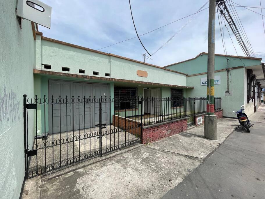 Acogedor apartamento en Buga - Bed and Breakfast Buga