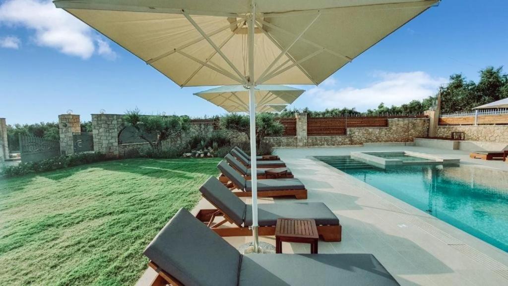 B&B Marathopolis - Entheon Olive Villas - Poolside Retreats - Bed and Breakfast Marathopolis