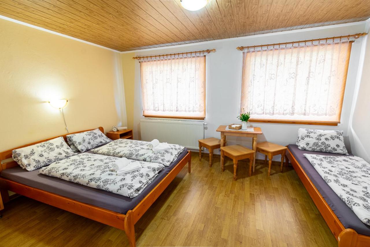 Dreibettzimmer mit eigenem Bad
