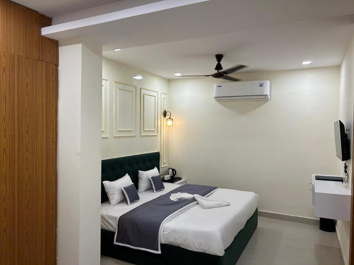 B&B Prayagraj - Hotel Cosmopolitan Rooms & Banquet - Bed and Breakfast Prayagraj