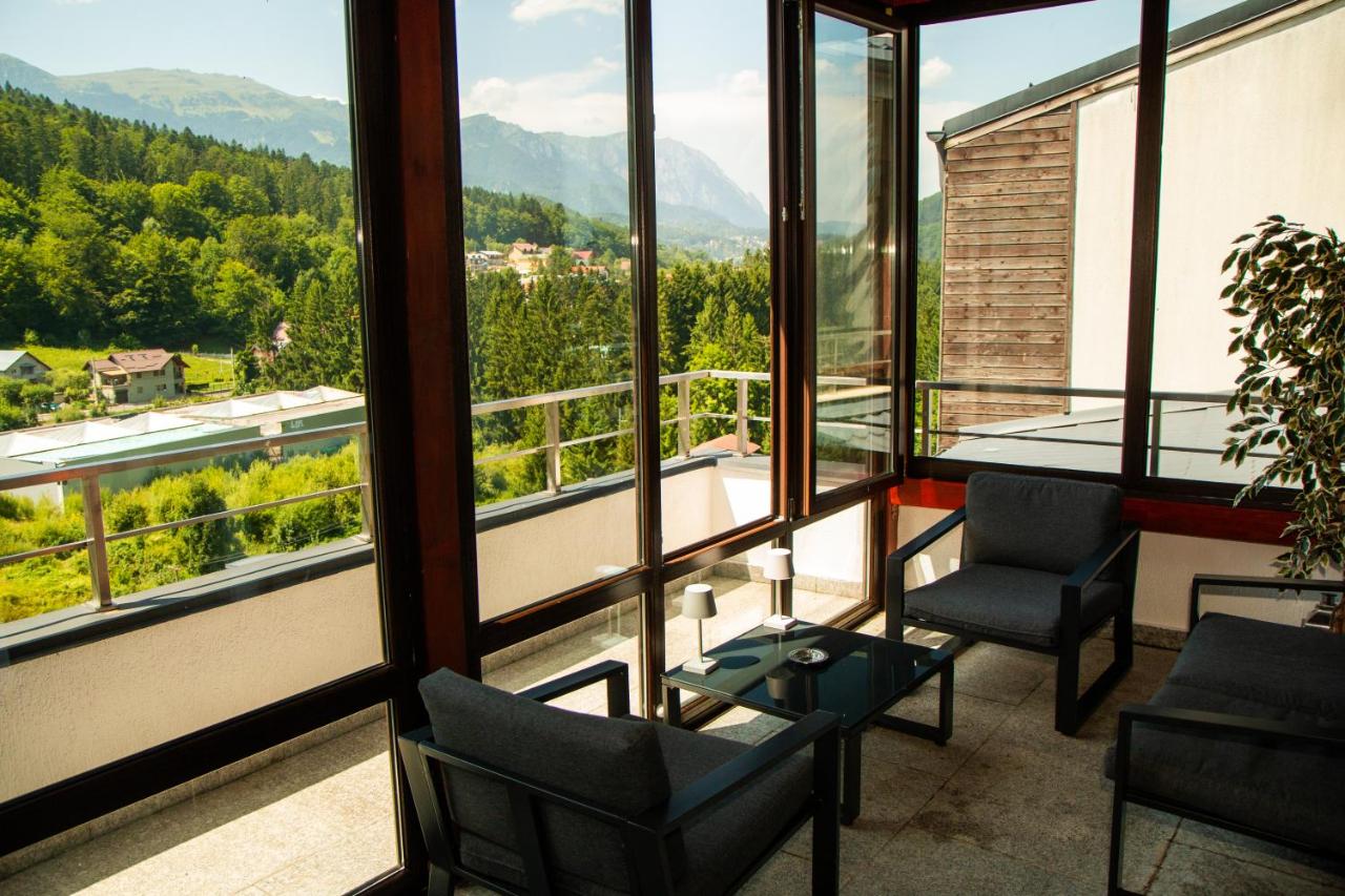 B&B Sinaia - Best View Ap with Parking And 2 Bathrooms - Bed and Breakfast Sinaia