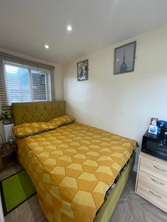 Mitcham Let 11 - B&B