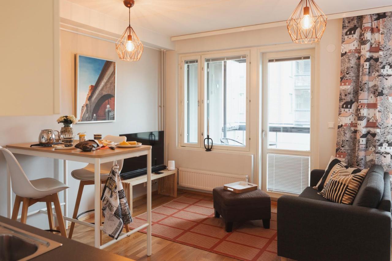 Rauhallinen asunto, sauna ja iso parveke - raitiovaunureitin varrella - B&B Tampere