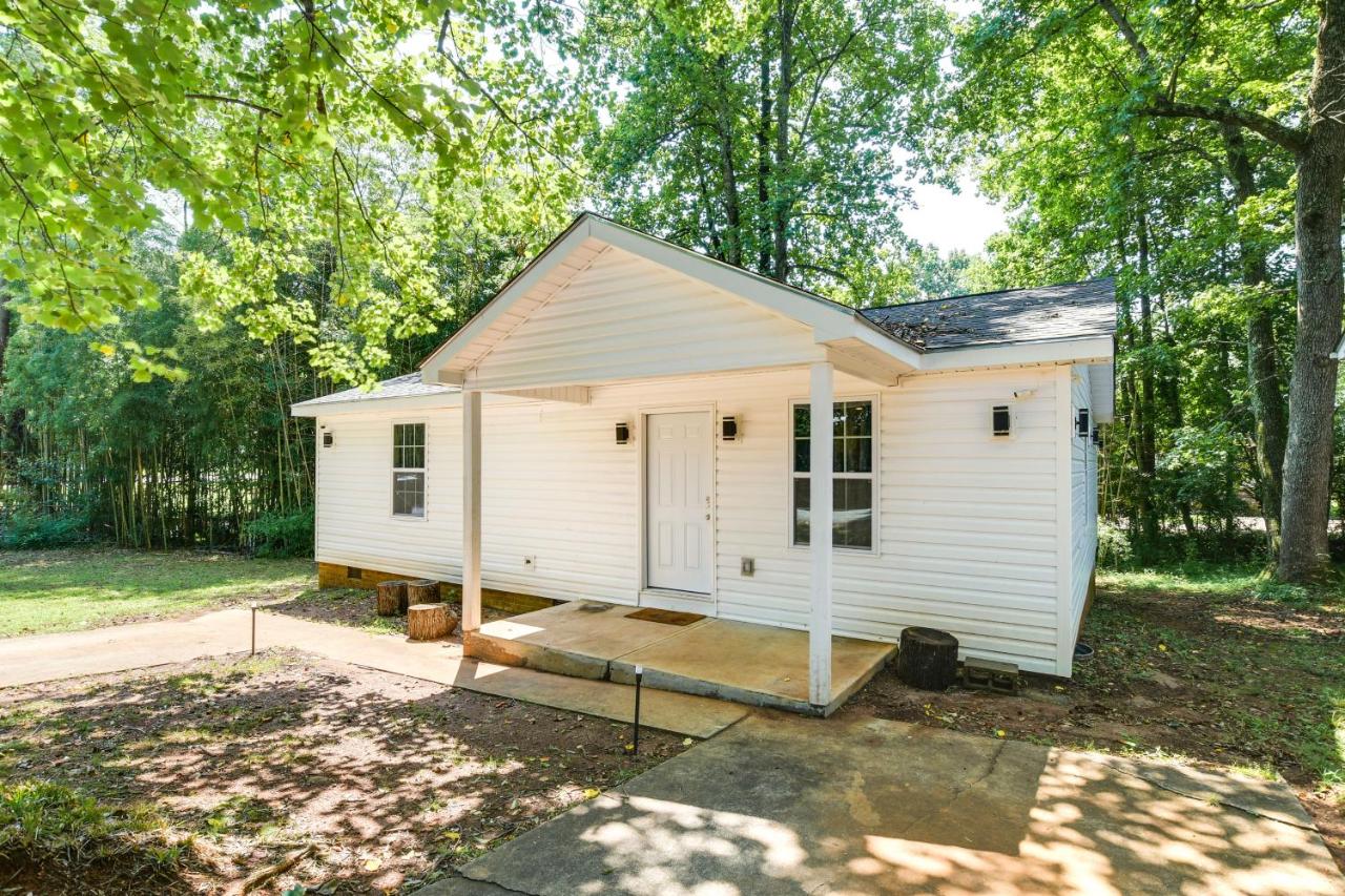 Greer Vacation Rental about 11 Mi to Greenville! - Bed and Breakfast