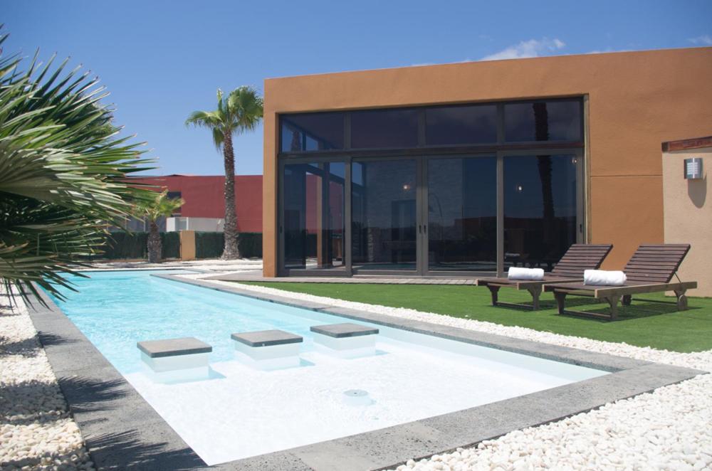 B&B Caleta de Fuste - Villa La Marosca – Jacuzzi, Private Pool, 3 Bedrooms - Bed and Breakfast Caleta de Fuste