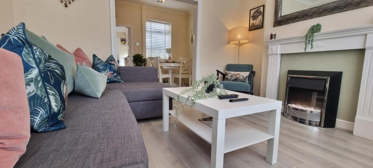 Toffees Townhouse a 2 Bed House in Liverpool 1 Mins walk to Goodison Park - B&B Liverpool