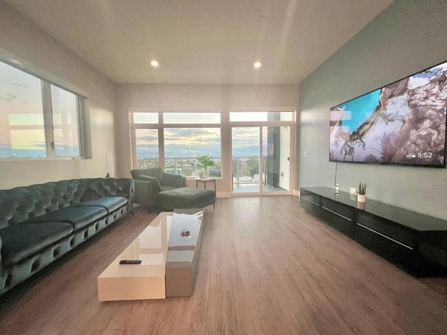 B&B Los Ángeles - Luxe Corner Penthouse 1BR Condo on Sunset - Bed and Breakfast Los Ángeles