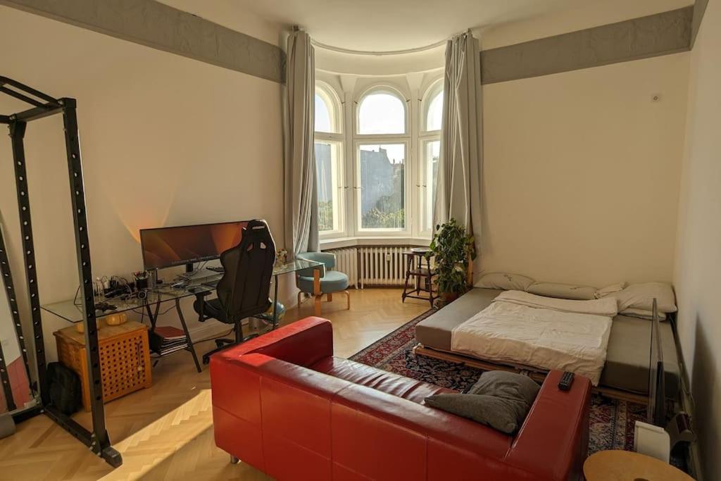 Modern meets Classic - near Volkspark Schöneberg - Bed and Breakfast Berlijn