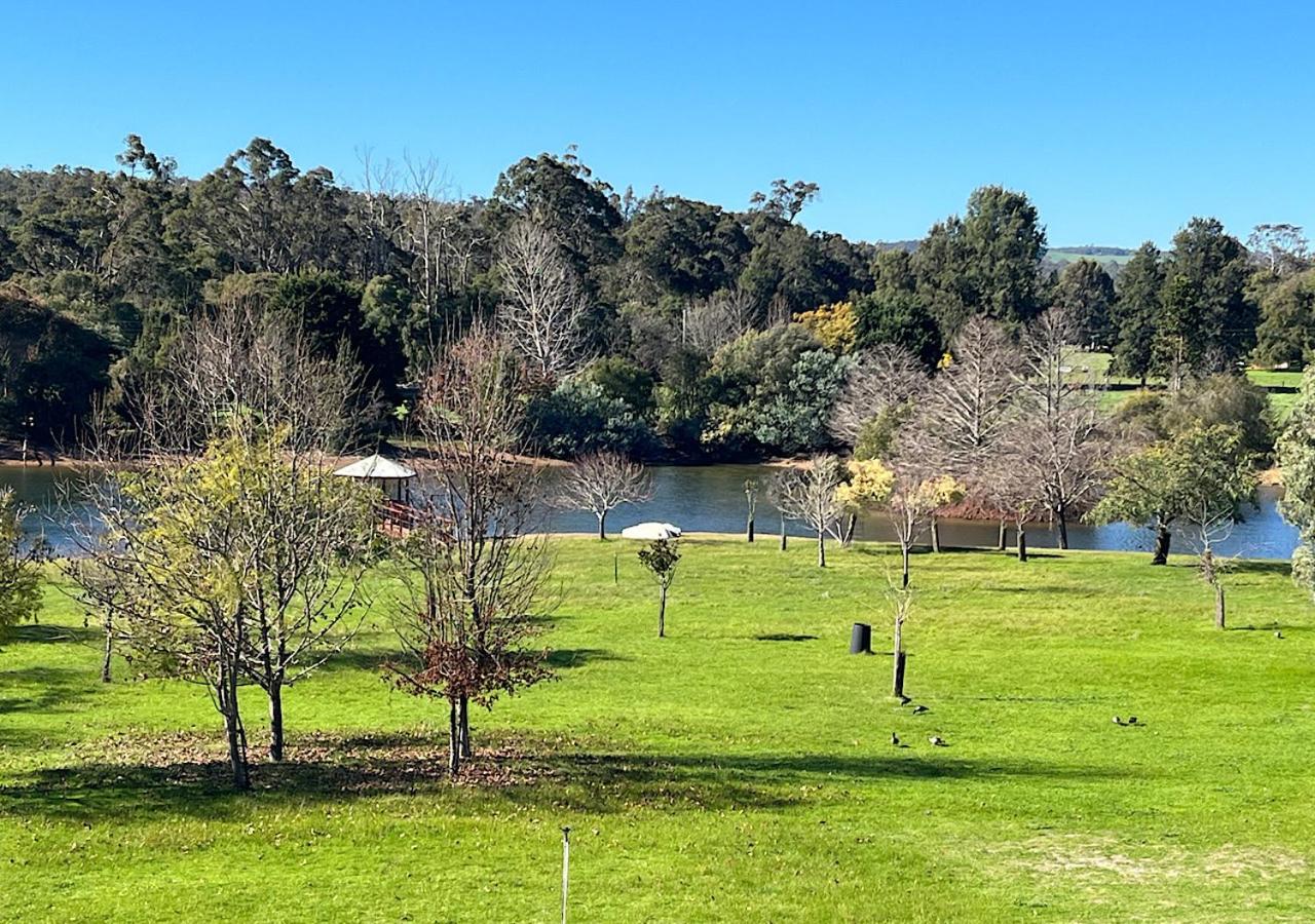 B&B Boyanup - Caringal in the Valley Farm stay - Bed and Breakfast Boyanup