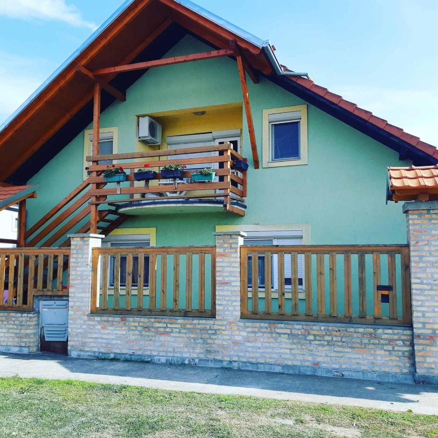 VILA NATALIJA APARTMANI - Bed and Breakfast Apatin