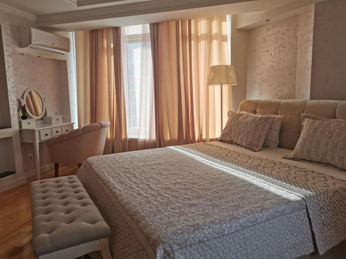 Stunning new design apartment next to park - B&B