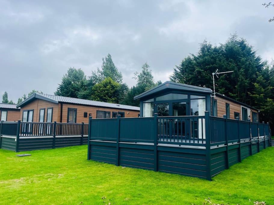 Field View Lodge with Hot Tub - Ferienwohnung York