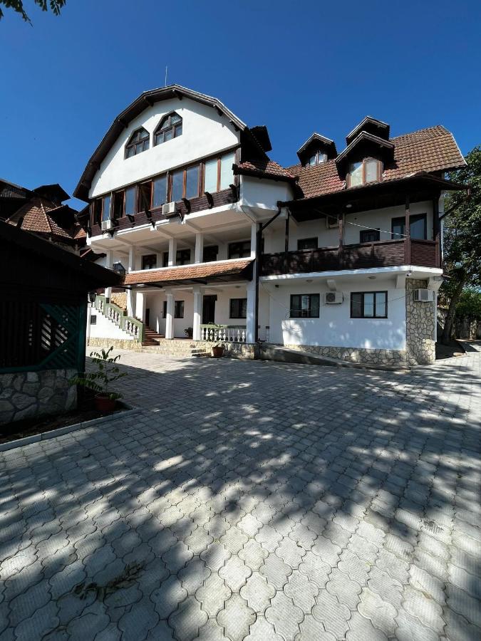 B&B Nufăru - La Conac - Bed and Breakfast Nufăru